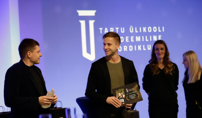Tartu Ülikooli Akadeemilise spordiklubi aasta parimad on tõkkejooksjad Rasmus Mägi ja Diana Suumann